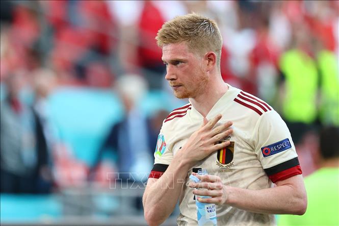 Trong ảnh: Tiền vệ Bỉ Kevin De Bruyne mừng chiến thắng của đội nhà trước Đan Mạch trong lượt trận thứ hai bảng B, vòng chung kết EURO 2020 ở Copenhagen, ngày 17/6/2021. Ảnh: AFP/TTXVN