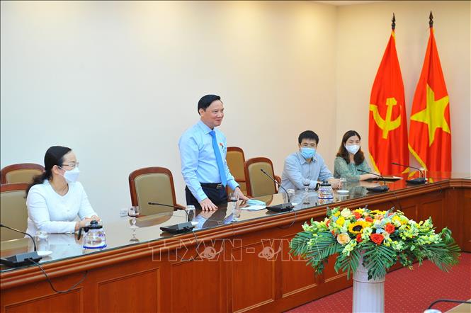  Phó Chủ tịch Quốc hội Nguyễn Khắc Định chúc mừng Thông tấn xã Việt Nam nhân kỷ niệm 96 năm Ngày Báo chí Cách mạng Việt Nam (21/6/1925- 21/6/2021). Ảnh: Minh Đức - TTXVN