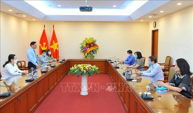  Phó Chủ tịch Quốc hội Nguyễn Khắc Định chúc mừng Thông tấn xã Việt Nam nhân kỷ niệm 96 năm Ngày Báo chí Cách mạng Việt Nam (21/6/1925- 21/6/2021). Ảnh: Minh Đức - TTXVN