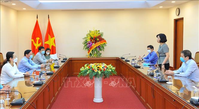 Phó Tổng Giám đốc Thông tấn xã Việt Nam Vũ Việt Trang phát biểu tại buổi gặp mặt. Ảnh: Minh Đức - TTXVN