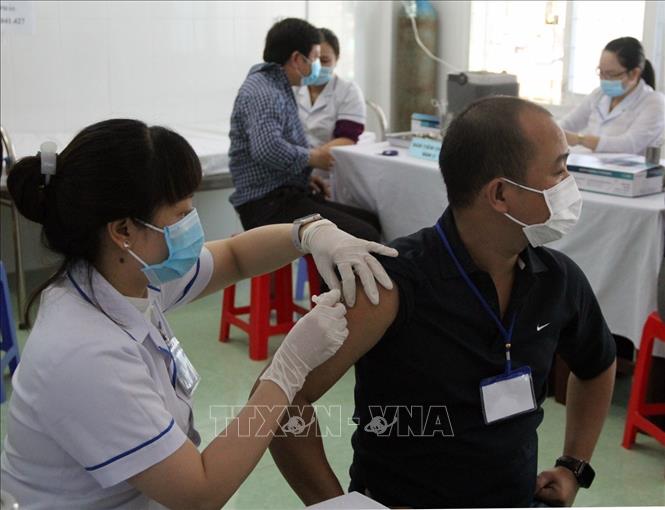 Photo: A medical worker gives a shot of the AstraZeneca vaccine to a man in the southern province of Phu Yen. VNA Photo: Xuân Triệu
