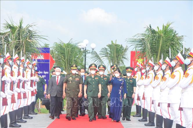 Trong ảnh: Các đại biểu đến dự Lễ khánh thành cụm công trình. Ảnh: K GỬIH -TTXVN