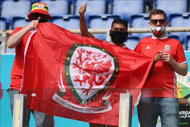 Đội tuyển bóng đá Xứ Wales Euro 2020: Đội tuyển bóng đá Xứ Wales đã chuẩn bị tốt cho Euro 2020 và đang trở thành cái tên không thể bỏ qua trong giải đấu này với phong độ ổn định và sức mạnh đáng gờm. Cùng xem hình ảnh của đội tuyển Xứ Wales trên sân cỏ để cảm nhận thêm sự cạnh tranh khốc liệt trong giải đấu lớn nhất châu Âu.