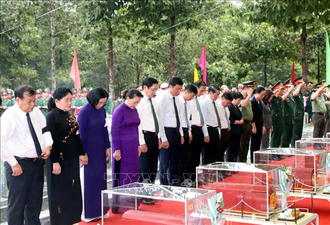 Trong ảnh: Chủ tịch Quốc hội Nguyễn Thị Kim Ngân dự lễ truy điệu và an táng hài cốt các liệt sĩ quy tập trên địa bàn tỉnh Tây Ninh và liệt sĩ quân tình nguyện Việt Nam hy sinh ở Campuchia giai đoạn XVIII (23/7/2019). Ảnh: Trọng Đức – TTXVN
