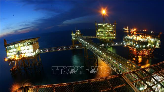 Đêm trên giàn CNTT số 2. Ảnh: Huy Hùng - TTXVN