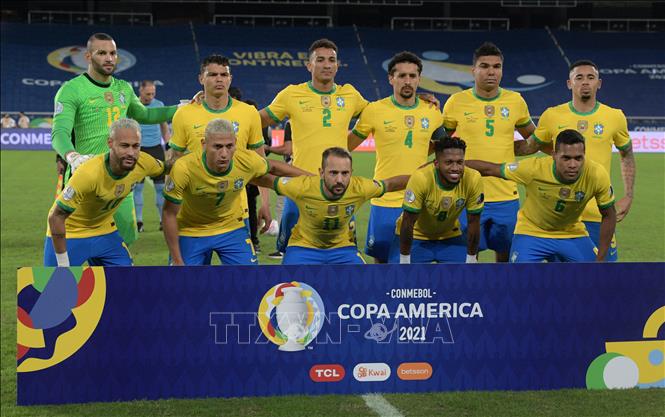 Trong ảnh: Đội hình xuất phát của Brazil trong trận đấu gặp Colombia tại Copa America 2021 trên sân Nilton Santos ở thành phố Rio de Janeiro, Brazil ngày 23/6/2021. Ảnh: AFP/TTXVN