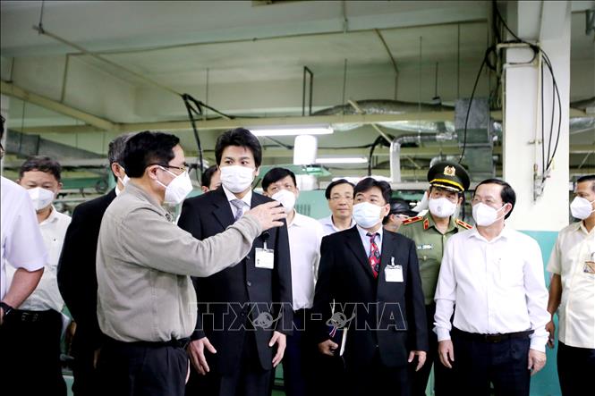 Trong ảnh: Thủ tướng Phạm Minh Chính kiểm tra tại Công ty Nissei Electric Việt Nam (Khu chế xuất Linh Trung). Ảnh: Thành Chung - TTXVN