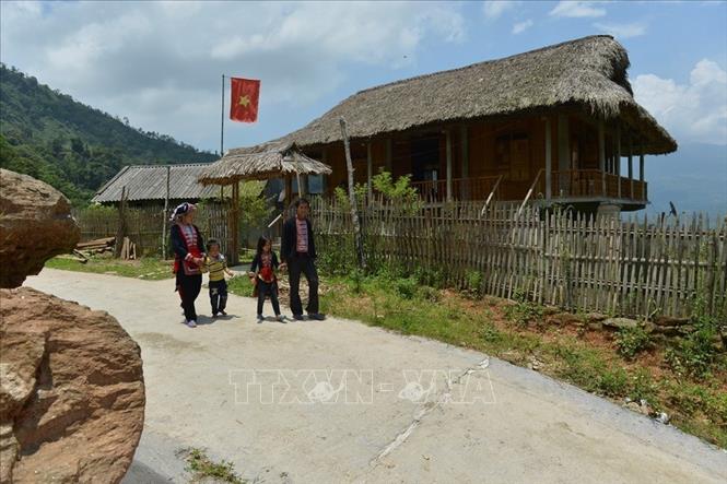 Trong ảnh: Điểm du lịch cộng đồng hộ gia đình anh Triệu Mềnh Kinh, dân tộc Dao, thôn Nậm Hồng, xã Thông Nguyên (Hà Giang) - người đi đầu xây dựng loại hình du lịch homestay (2016). Ảnh: Thanh Hà - TTXVN