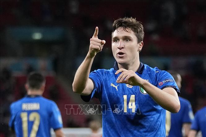 Trong ảnh: Tiền vệ Italy Federico Chiesa ăn mừng bàn thắng 