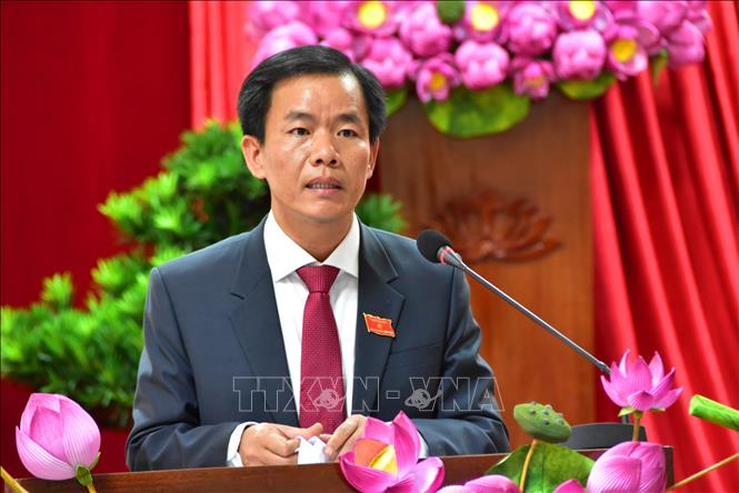 Ông Nguyễn Văn Phương được bầu giữ chức vụ Chủ tịch UBND tỉnh Thừa Thiên - Huế. Ảnh: Tường Vi - TTXVN