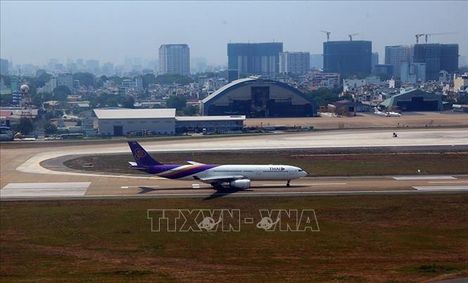 Cảng hàng không quốc tế Tân Sơn Nhất lớn nhất Việt Nam trong tương lai sẽ được mở rộng về phía Nam. Ảnh: Huy Hùng – TTXVN