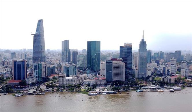 Khu trung tâm Quận 1, Tp. Hồ Chí Minh bên bờ sông Sài Gòn. Ảnh Thanh Vũ  - TTXVN