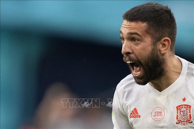 Trong ảnh: Niềm vui của hậu vệ Jordi Alba sau khi ghi bàn thắng vào lưới đội tuyển Thụy Sĩ  trong trận đấu ở vòng tứ kết Giải vô địch bóng đá châu Âu (EURO) 2020, trên sân vận động Saint Petersburg, Nga, ngày 2/7/2021. Ảnh: AFP/TTXVN