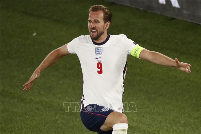 Trong ảnh: Tiền đạo Harry Kane ăn mừng bàn thắng thứ hai trong trận tứ kết EURO 2020 gặp Ukraine trên sân Stadio Olimpico ở Rome (Italy) ngày 3/7/2021. Ảnh: AFP/TTXVN