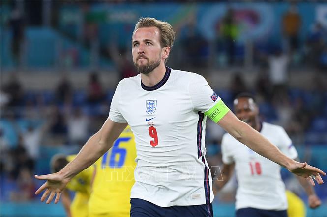 Trong ảnh: Tiền đạo Harry Kane ăn mừng bàn thắng thứ hai trong trận tứ kết EURO 2020 gặp Ukraine trên sân Stadio Olimpico ở Rome (Italy) ngày 3/7/2021. Ảnh: AFP/TTXVN