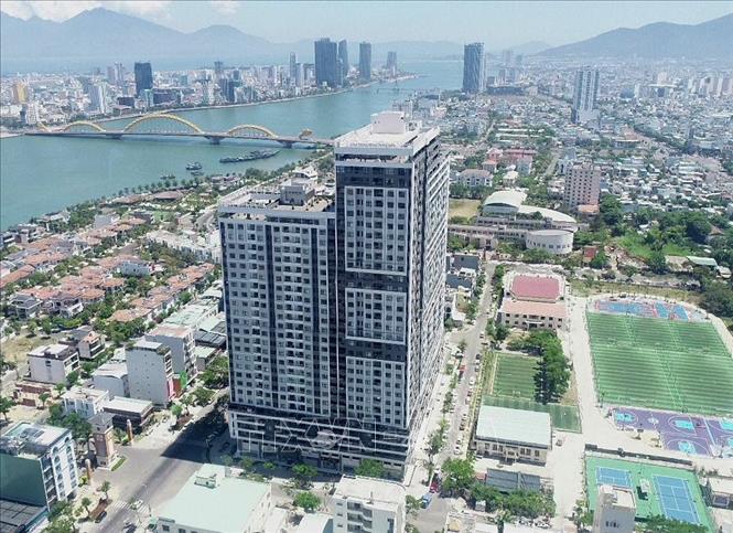 Chung cư Monarchy (Block B) đã nhiều lần bị UBND thành phố Đà Nẵng xử phạt vi phạm hành chính. Ảnh: Quốc Dũng - TTXVN