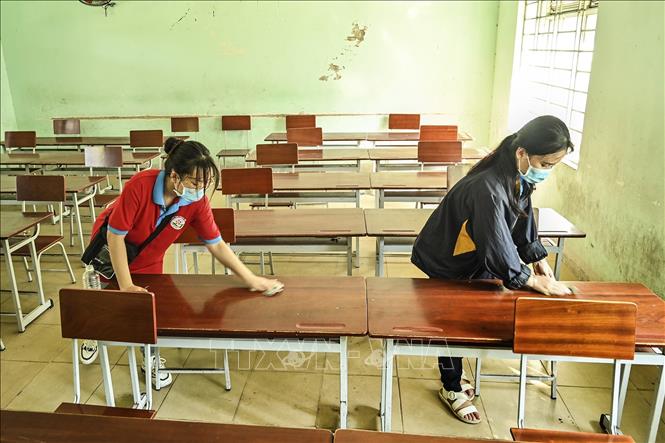 Các điểm thi ra quân dọn dẹp vệ sinh chuẩn bị kỳ thi. Ảnh:  Hồng Hiếu- TTXVN
Hồng Hiếu- TTXVN