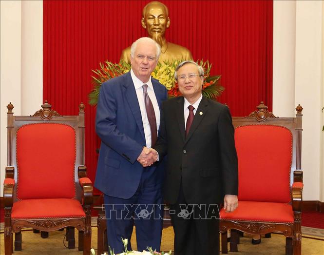 Trong ảnh: Thường trực Ban Bí thư Trần Quốc Vượng tiếp Giáo sư Thomas Vallely, Giám đốc chương trình Việt Nam của Đại học Harvard, Hoa Kỳ (8/1/2020). Ảnh: Phương Hoa – TTXVN