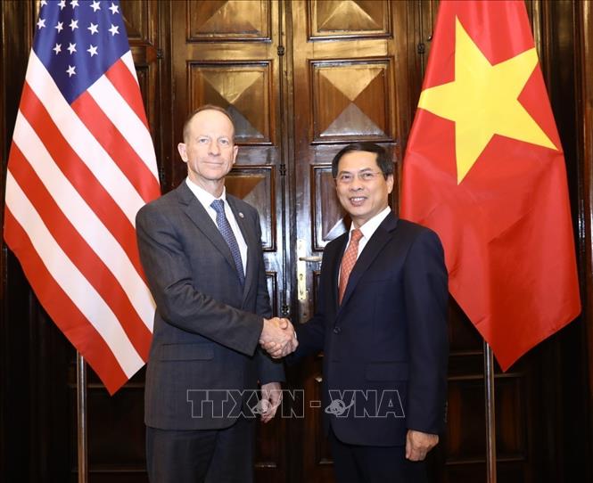 Trong ảnh: Thứ trưởng Thường trực Bộ Ngoại giao Bùi Thanh Sơn  tiếp Trợ lý Bộ trưởng Ngoại giao Hoa Kỳ David Stilwell (18/12/2019). Ảnh: Văn Điệp - TTXVN