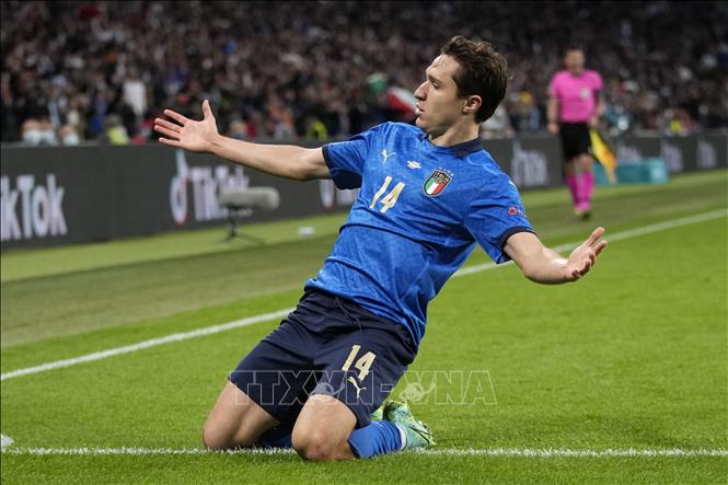 Trong ảnh: Pha ăn mừng bàn thắng của tiền vệ Italy Federico Chiesa vào lưới tuyển Tây Ban Nha trong trận bán kết EURO 2020 ở Wembley (Anh) ngày 6/7/2021. Ảnh: AFP/TTXVN