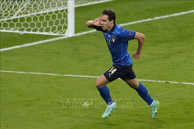 Trong ảnh: Pha ăn mừng bàn thắng của tiền vệ Italy Federico Chiesa vào lưới tuyển Tây Ban Nha trong trận bán kết EURO 2020 ở Wembley (Anh) ngày 6/7/2021. Ảnh: AFP/TTXVN
