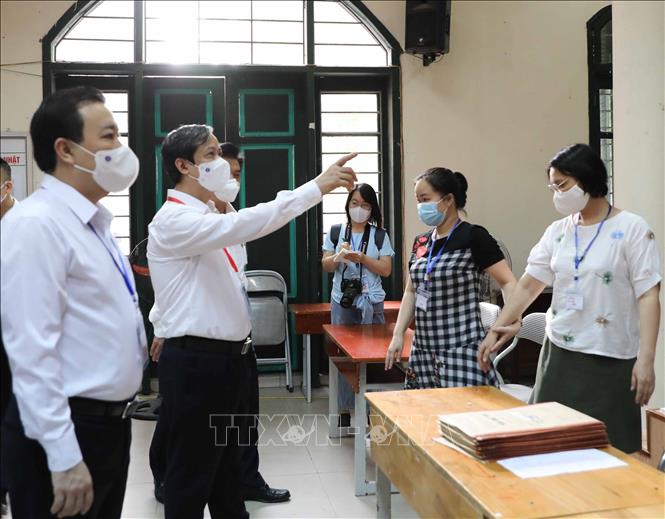 Bộ trưởng Giáo dục và Đào tạo kiểm tra thi tốt nghiệp THPT ...