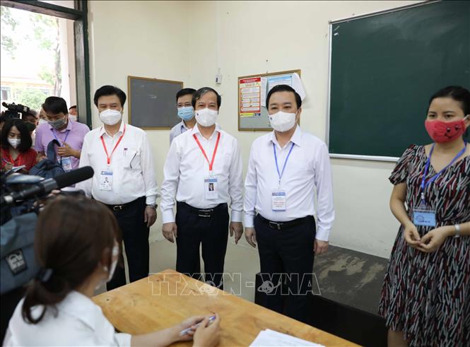 Bộ trưởng Giáo dục và Đào tạo kiểm tra thi tốt nghiệp THPT ...