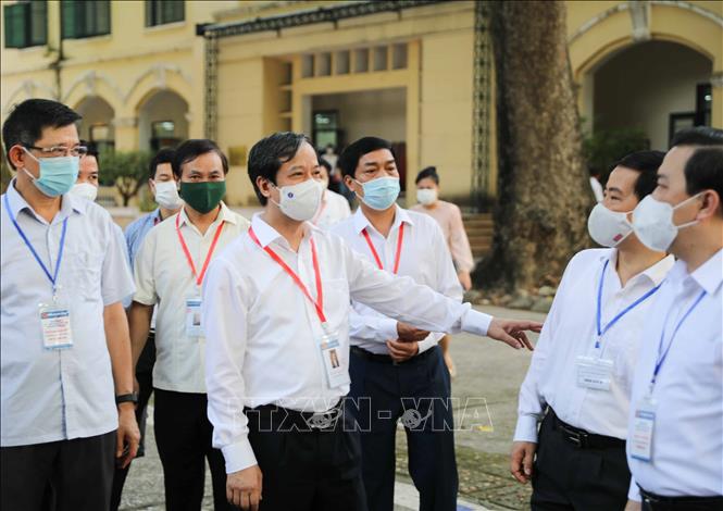 Bộ trưởng Giáo dục và Đào tạo kiểm tra thi tốt nghiệp THPT ...