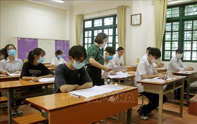 Trong ảnh: Các thí sinh làm bài môn Ngữ Văn, tại điểm thi số 4, thành phố Lào Cai. Ảnh: Quốc Khánh - TTXVN