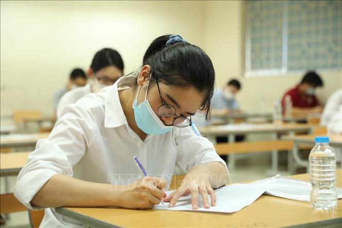Photo: Students take exams at the Nguyen Gia Thieu Highschool in Long Bien District, Hanoi. VNA Photo