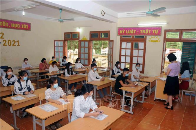 Photo: Students take exams at the Tong Lenh Highschool in Thuan Chau district, the northern province of Son La. VNA Photo