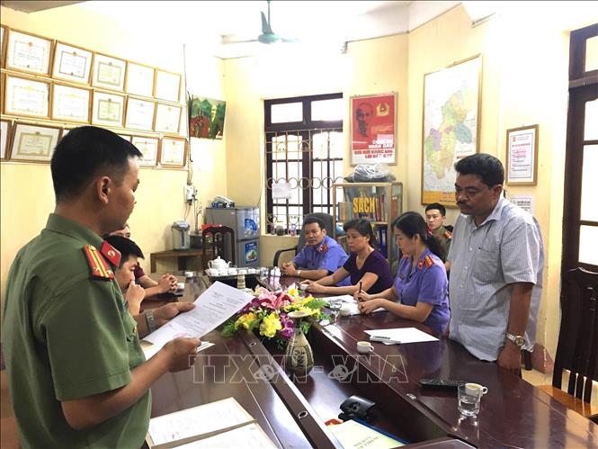 Trong ảnh: Cơ quan An ninh Điều tra, Công an tỉnh Hà Giang đọc lệnh bắt tạm giam 3 tháng đối với Nguyễn Thanh Hoài, Trưởng phòng Khảo thí và Quản lý Chất lượng thuộc Sở GD&ĐT Hà Giang về tội 