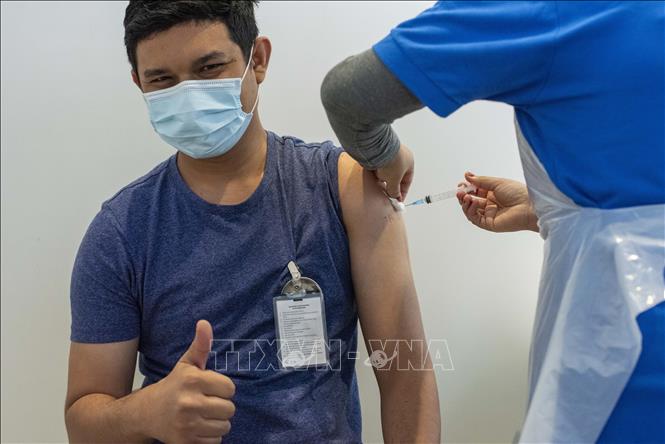 Dịch COVID-19: Malaysia đẩy mạnh chương trình tiêm vaccine ...