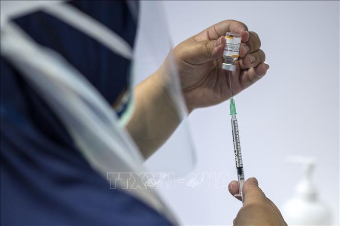 Dịch COVID-19: Malaysia đẩy mạnh chương trình tiêm vaccine ...