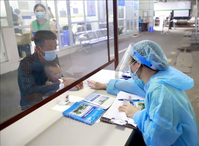 Trong ảnh: Hoạt động khám bệnh tại Bệnh viện Sản – Nhi tỉnh Vĩnh Phúc (cơ sở cũ) trên địa bàn phường Khai Quang, thành phố Vĩnh Yên vẫn được duy trì. Ảnh: Hoàng Hùng - TTXVN