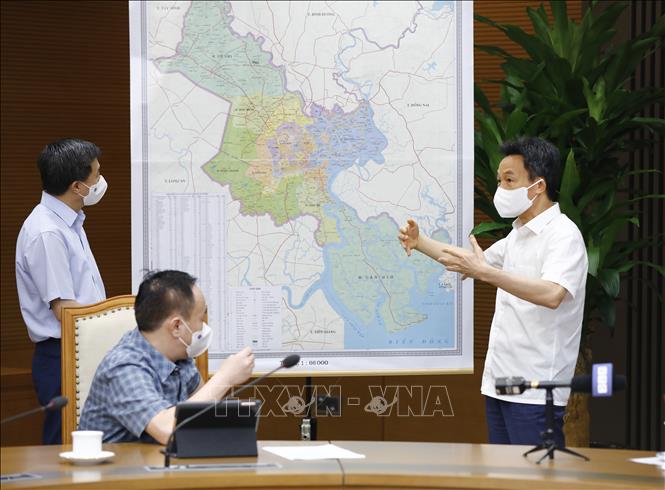 COVID-19: Phó Thủ tướng Vũ Đức Đam họp trực tuyến với ...