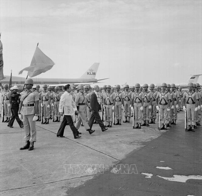 Trong ảnh: Thủ tướng Phạm Văn Đồng và Thủ tướng Philippines Ferdinand Marcos duyệt đội danh dự trong chuyến thăm chính thức Philippines (1978). Ảnh: Xuân Lâm - TTXVN  