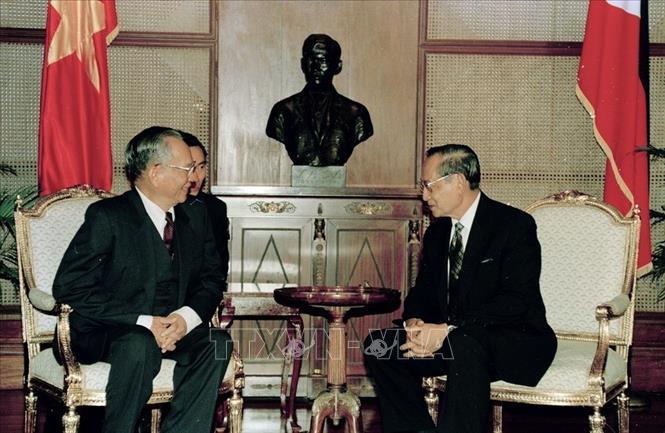 Trong ảnh: Chủ tịch nước Trần Đức Lương hội đàm với Tổng thống Philippines Fidel Ramos trong chuyến thăm Philippines (1995). Ảnh: Cao Phong - TTXVN