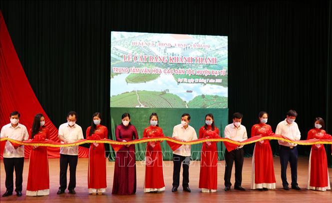 Trong ảnh: Lễ cắt bằng khánh thành Trung tâm văn hóa các dân tộc huyện Đại Từ. Ảnh: Hoàng Nguyên - TTXVN