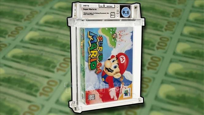 Trong ảnh: Băng video game Super Mario 64 của hãng Nintendo được bán đấu giá thành công với mức giá kỷ lục 1.560.000 USD. Ảnh: Getty Images/TTXVN