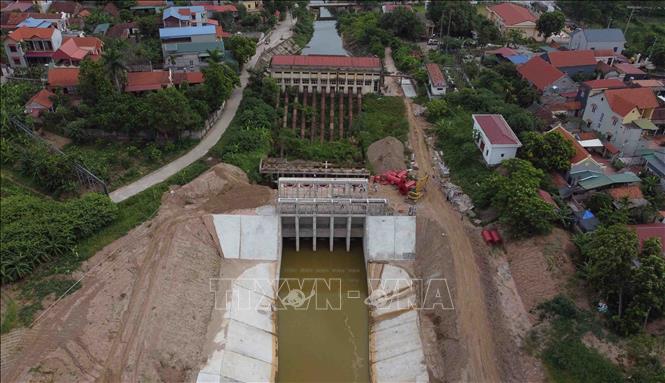 Trong ảnh: Công trình Trạm bơm Thanh Điềm ở xã Chu Phan, huyện Mê Linh đang được xây dựng nhìn từ trên cao. Ảnh: Vũ Sinh - TTXVN
