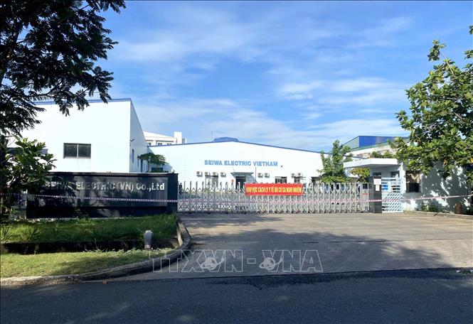 Trong ảnh: Các doanh nghiệp trong Khu chế xuất Tân Thuận có ca nhiễm COVID-19 tạm ngừng hoạt động để phòng dịch. Ảnh: Thanh Vũ - TTXVN