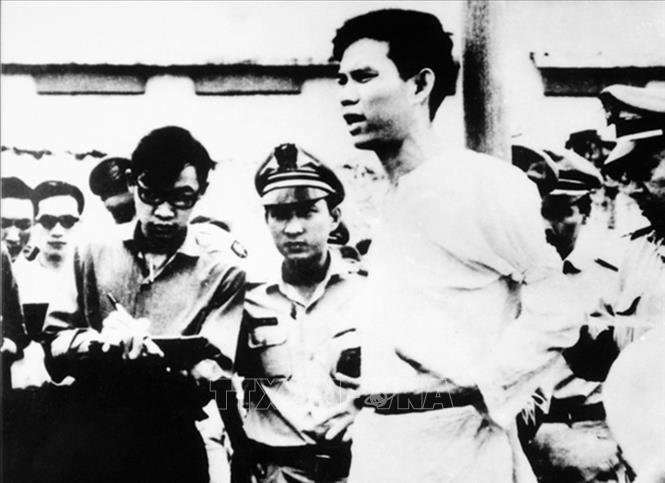 Với ý chí 