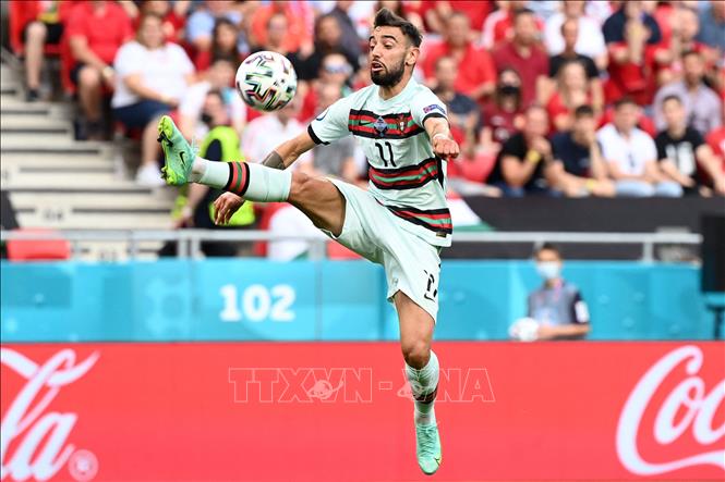 Sau 18 tháng thành công ở Manchester United, nhiều người kì vọng Bruno Fernandes (ảnh) sẽ là một trong những ngôi sao tại EURO 2020. Thay vào đó, tiền vệ này là nỗi thất vọng của Bồ Đào Nha và kết thúc với việc anh ngồi ghế dự bị chỉ sau 2 trận mở màn. Ảnh: AFP/TTXVN