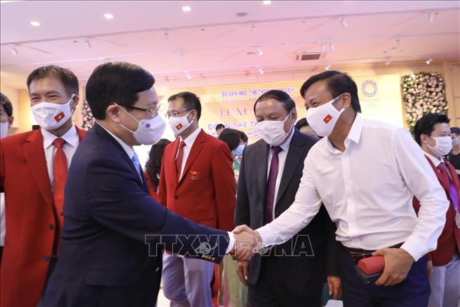 Trong ảnh: Phó Thủ tướng Phạm Bình Minh và các đại biểu tham dự Lễ xuất quân. Ảnh: Minh Quyết - TTXVN