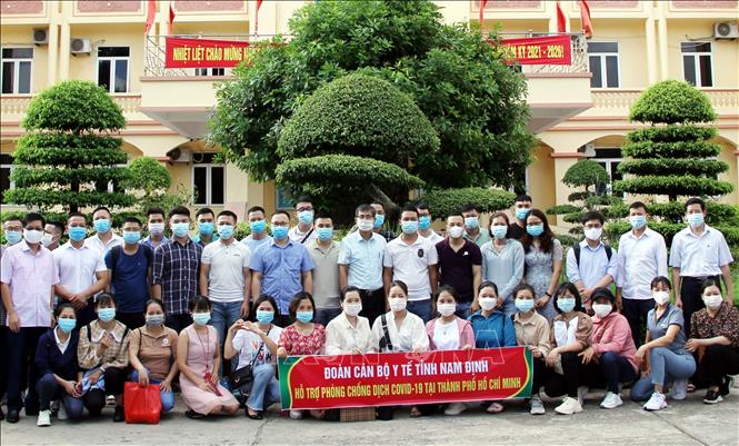 Trong ảnh: Đoàn cán bộ y, bác sĩ tỉnh Nam Định vào thành phố Hồ Chí Minh hỗ trợ chống dịch COVID-19. Ảnh: Nguyễn Lành – TTXVN 