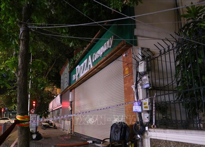 Trong ảnh: Quán The Pizza company - Đoàn Trần Nghiệp bị phong tỏa. Ảnh: Hoàng Hiếu - TTXVN 