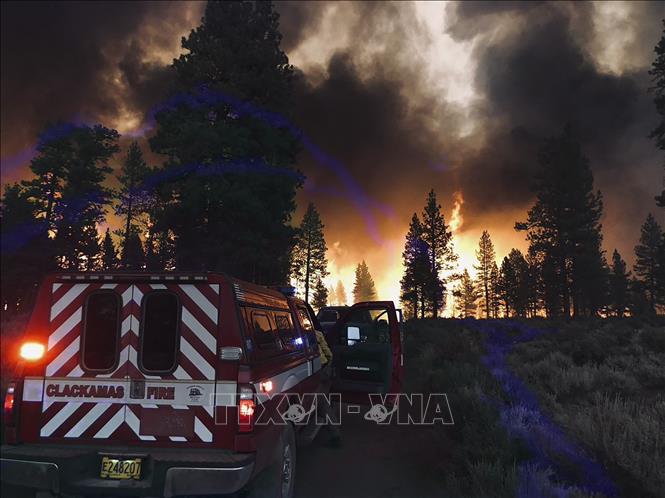 Trong ảnh: Các đám cháy rừng dữ dội gần Klamath Falls, Oregon, Mỹ, ngày 15/7/2021. Ảnh: AFP/TTXVN