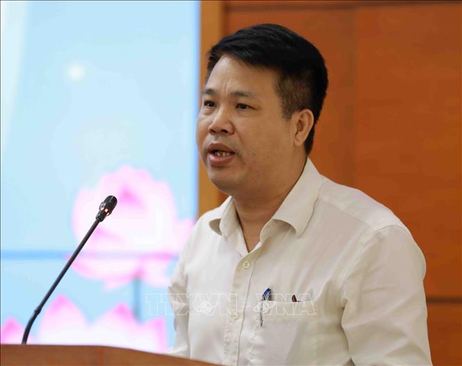 Trong ảnh: Đại diện Tổng cục Thuỷ sản báo cáo hiện trạng của ngành tôm hiện nay và trình bày kế hoạch triển khai về chiến lược phát triển thuỷ sản Việt Nam đến năm 2030, tầm nhìn 2045. Ảnh: Vũ Sinh - TTXVN