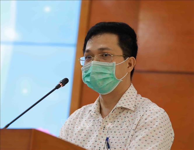 Trong ảnh: Phó Cục trưởng Cục Thú y Nguyễn Văn Long báo cáo về công tác phòng, chống dịch bệnh trên tôm hiện nay tại Hội nghị. Ảnh: Vũ Sinh - TTXVN